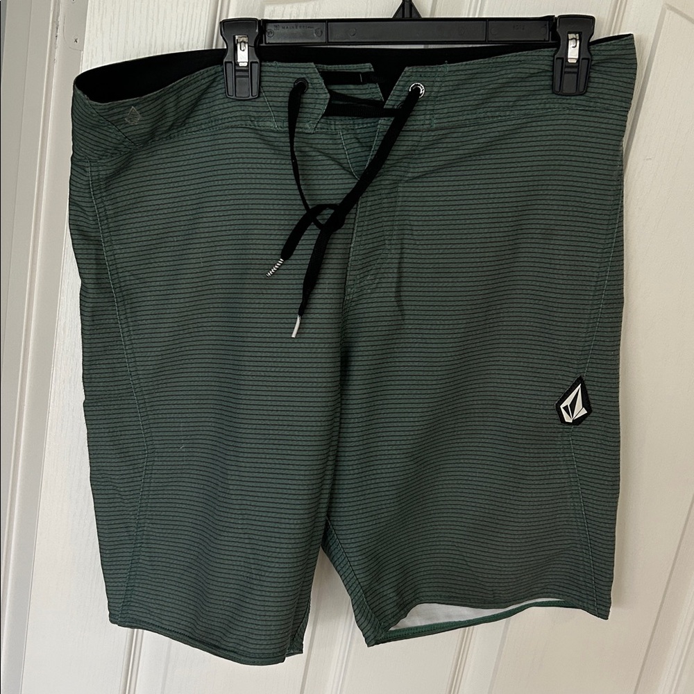 Volcom Size 34 Dark Green Striped Shorts
